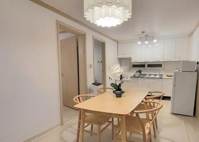 Peaceful Breeze - Gocheok Dome On Foot, Hongdae And Yeouido 20 Minutes, Free Luggage Storage, Groups, Families