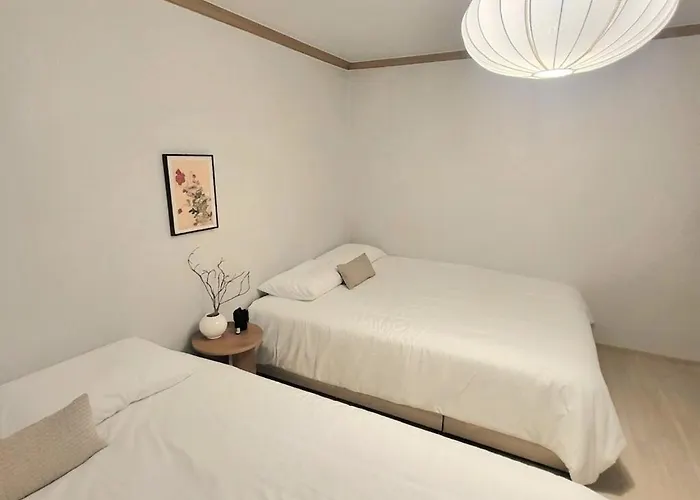 Peaceful Breeze - Gocheok Dome On Foot, Hongdae And Yeouido 20 Minutes, Free Luggage Storage, Groups, Families